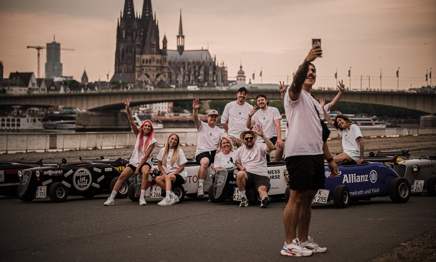 Image 2: Bis zu 34% Rabatt auf den Tour – Stadtbesichtigung bei Hot Rod Brothers Köln