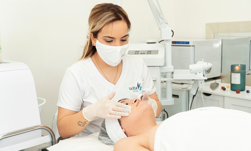 Image 2: Refresh With a 60-Minute Deep Facial Cleansing or Anti Aging Facial