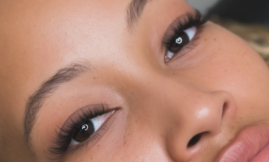 Image 4: Get Personalized LED Eyelash Extensions for a Custom Look