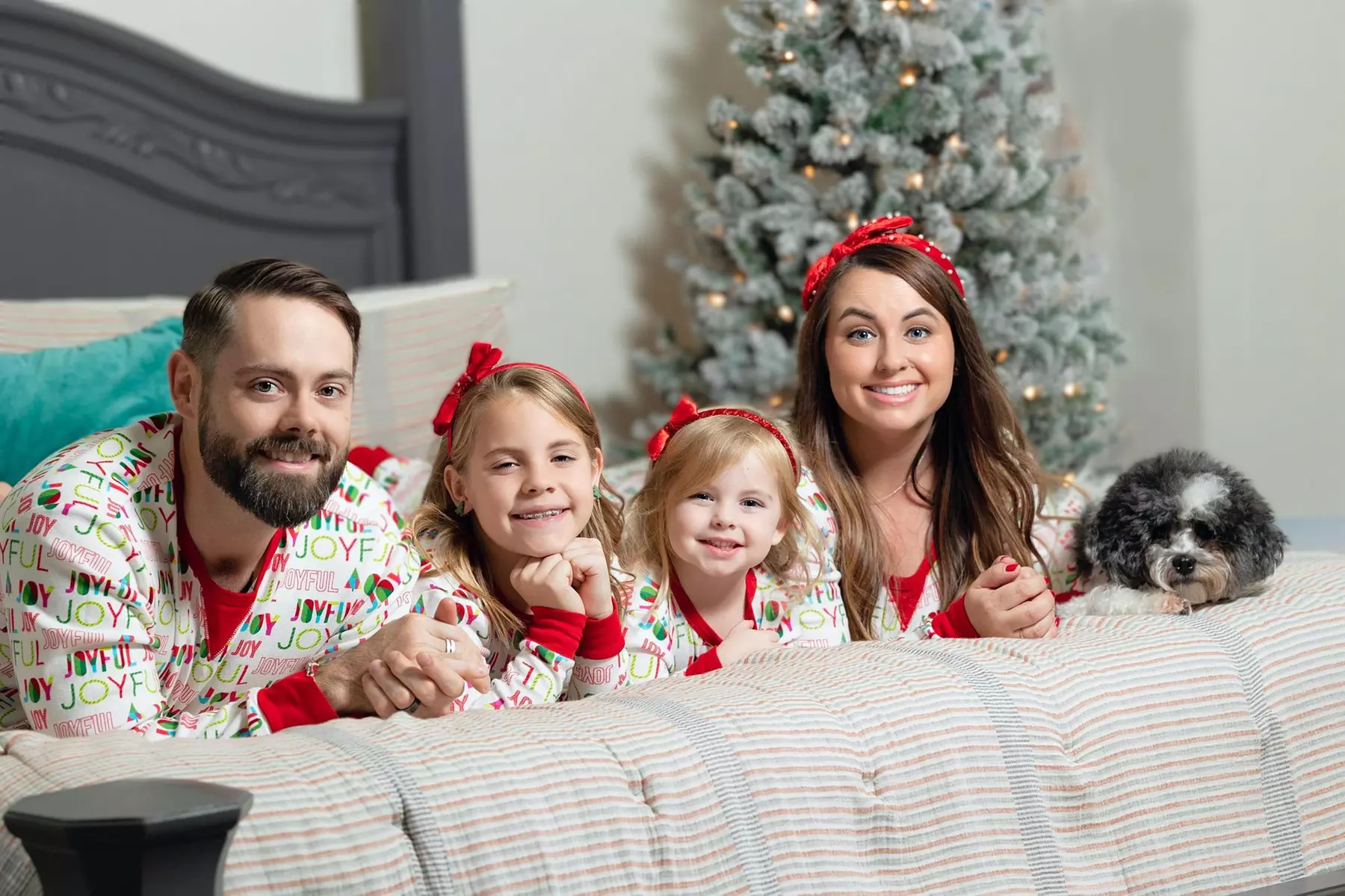 Up to 90% Off on In-Studio Holiday Family Shoot