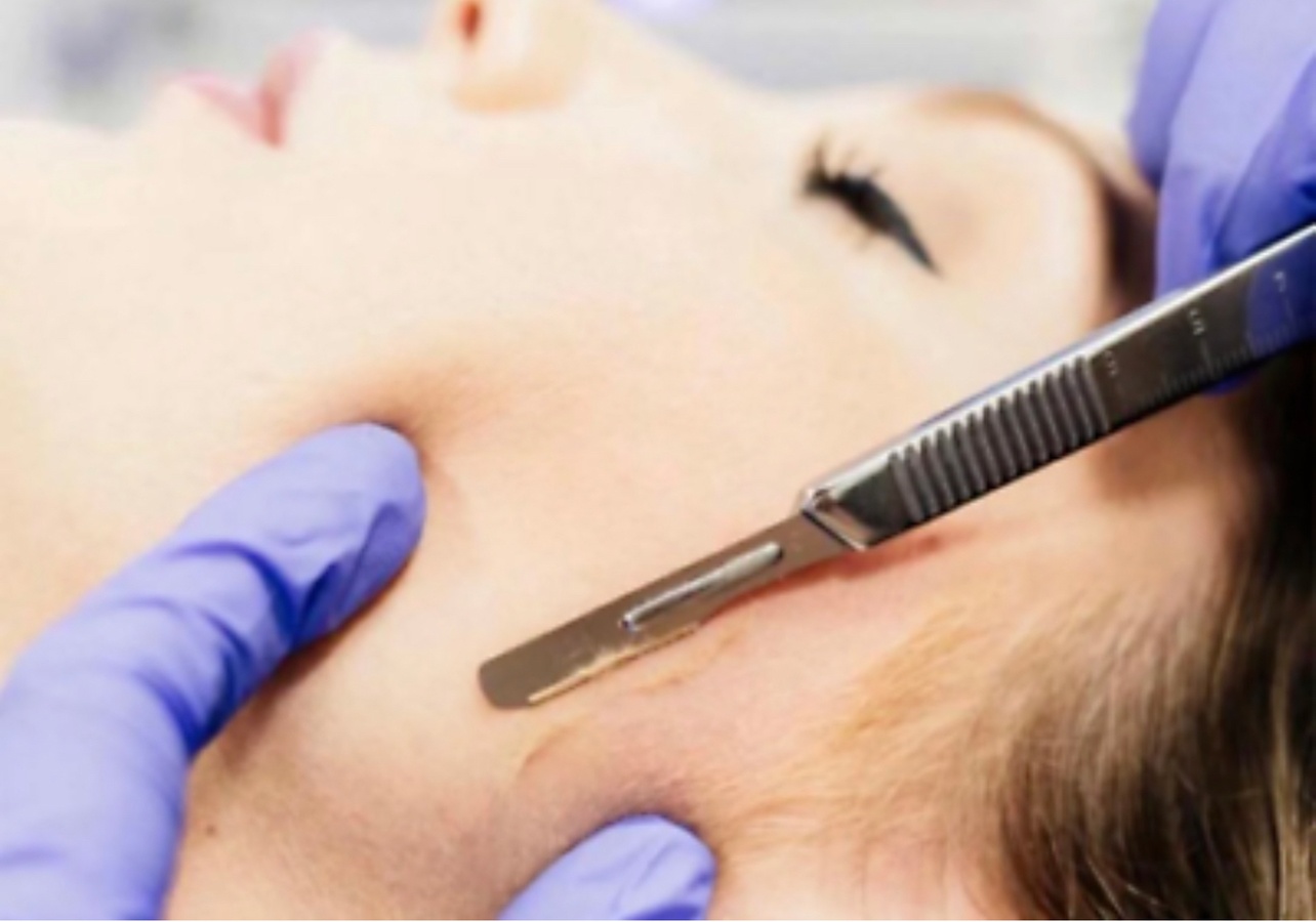 Signature Facial with Dermaplaning and Hydrojelly Mask Treatment