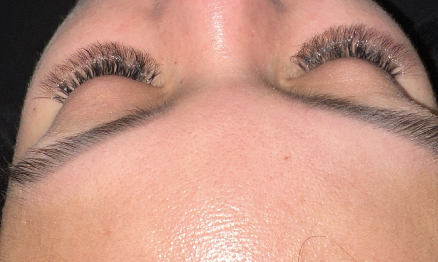 Full Set Eyelash Extensions for a Glamorous Look