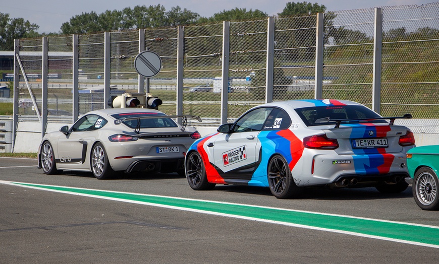 Image 5: 3–5 Runden im BMW oder Porsche zum Selber fahren