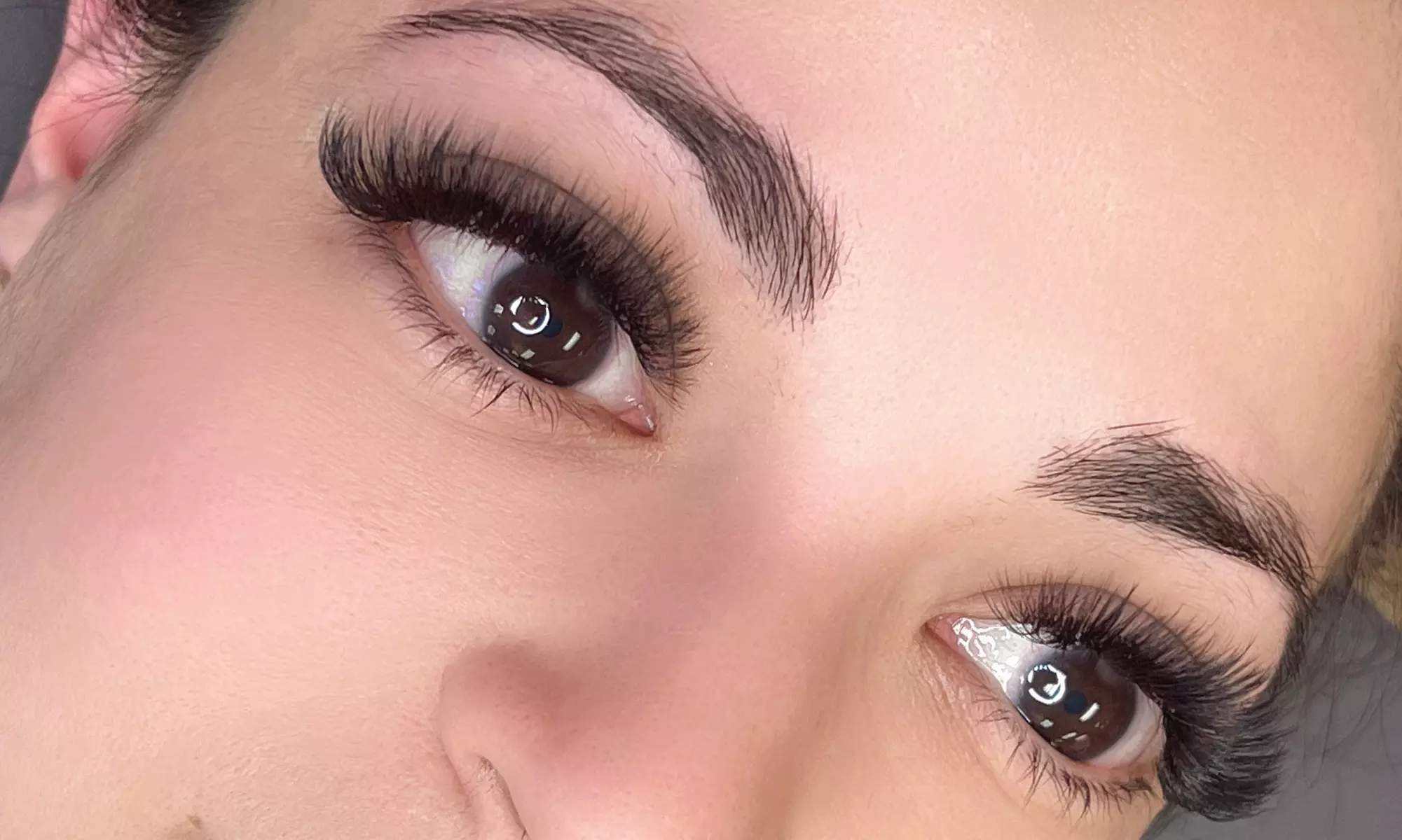 Enhance your natural beauty with Lashing Out SA Academy's full set and fill options for classic, hybrid, or volume eyelash extensions with up to 45% off - Second Medium