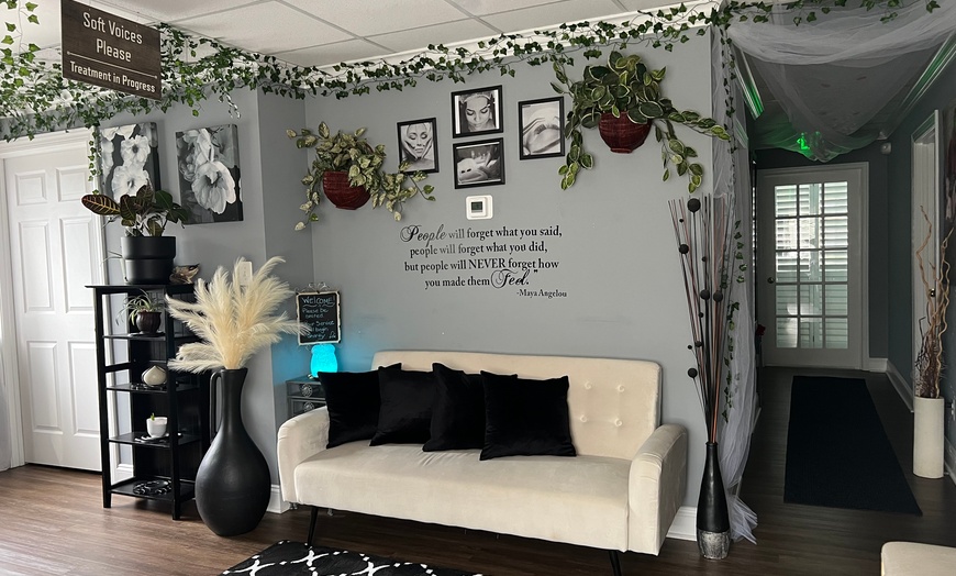 Image 1: 60 Minute Swedish Massage Package or Massage Spa Experience