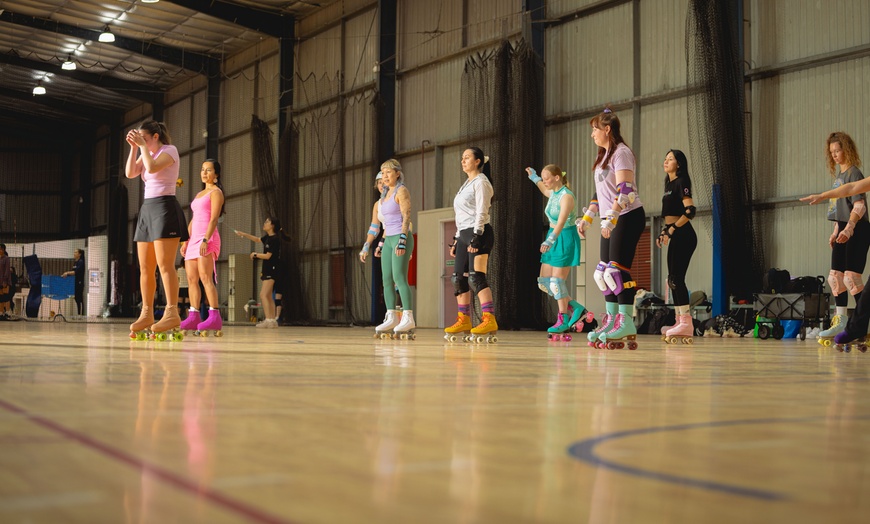 Image 4: Join a One-Hour Skating Class or A Term of 10 Skating Classes