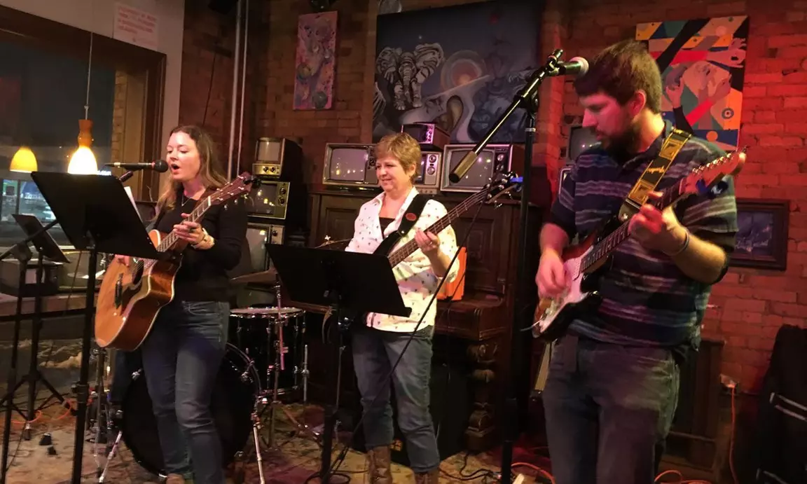 Learn Guitar or Bass with One Month of Weekly Lessons
