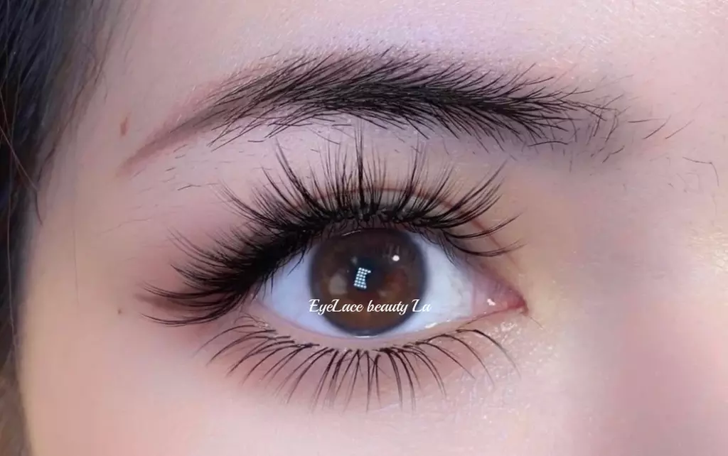 Full Set Eyelash Extensions: Classic, Volume, YY Shape Available