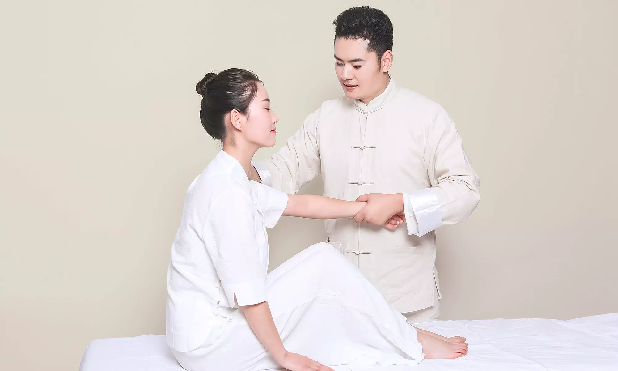 60 / 90 Min Swedish or Deep Tissue Massage for 1 or for Couples 