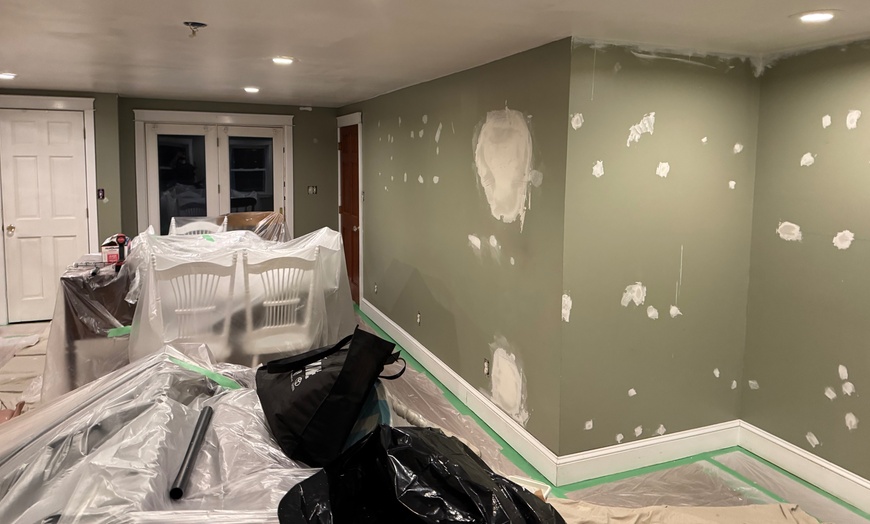 Image 2: Quick and Reliable with 2 or 4 Hours of Standard Handyman Services