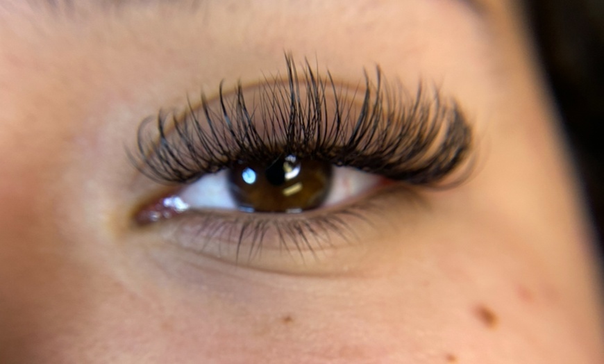 Image 2: Custom Classic, Hybrid, Volume, or Mega Volume Eyelash Extensions 