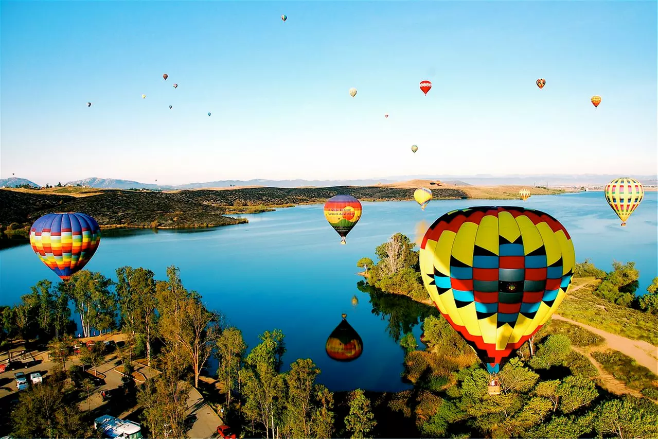 Hot Air Balloon Ride Deals w/ Wine Tasting & Souvenirs!