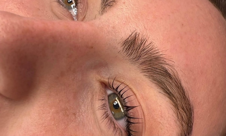 Image 2: Transform Your Lashes with One Lash Lift and Tint Treatment