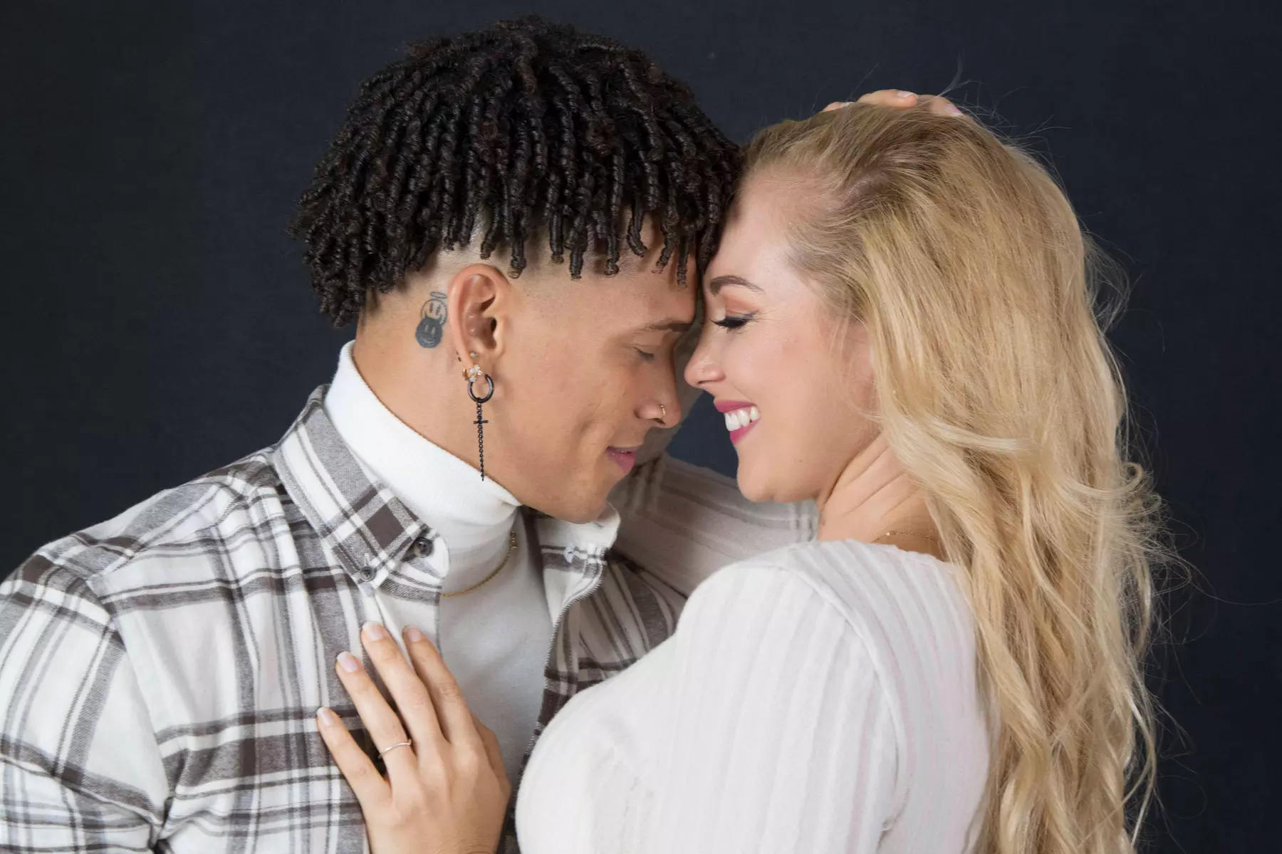 Sesión de fotos con CD y 70 o 90 fotografías, individual o en pareja desde 29,95 € en Foto Estudio Juanjo - Primary Image