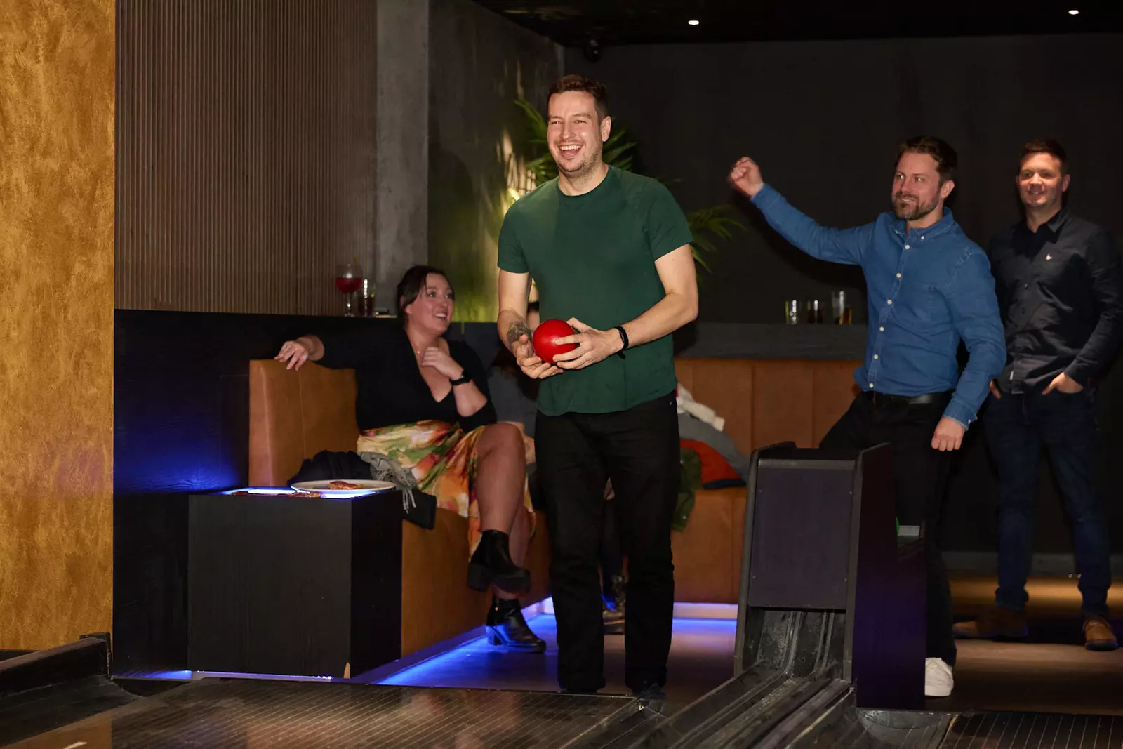 One Hour Bowling with Pizzas