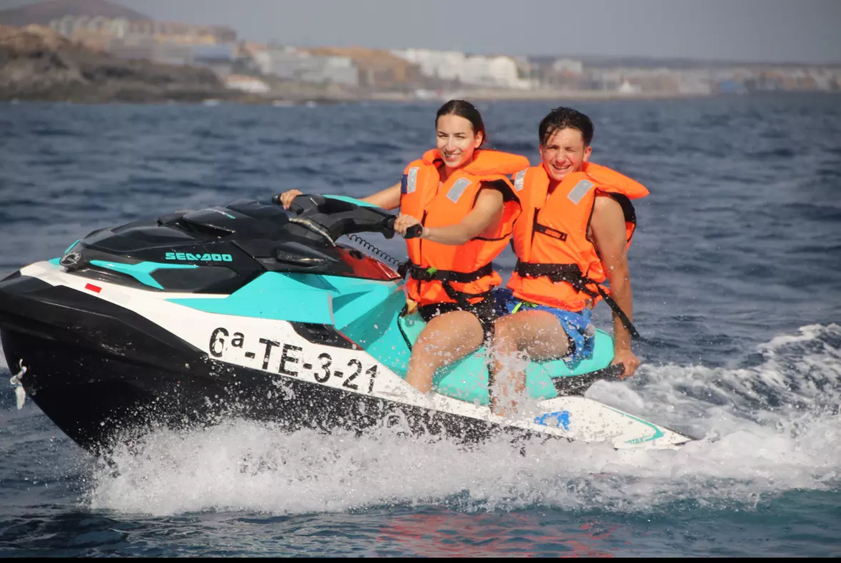 Hasta 33% de dto. en Motos acuáticas en Agua Safari Canarias