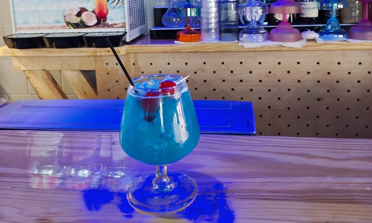 Beers or Cocktails w/ Jerk Egg Roll or Fry Basket Appetizers : 2 or 4