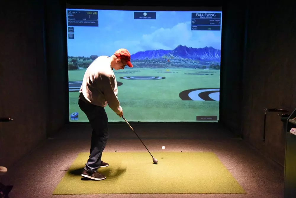 Tee Off w/ Indoor Golf Simulation for Any Skill Level in Medina, OH
