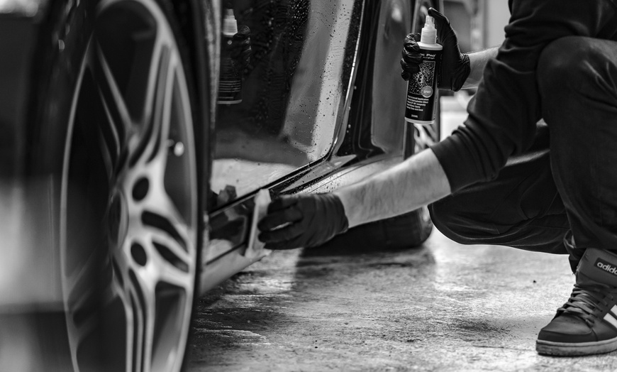 Image 1: Premium-Innen- oder Außenreinigung für verschiedene Fahrzeugarten