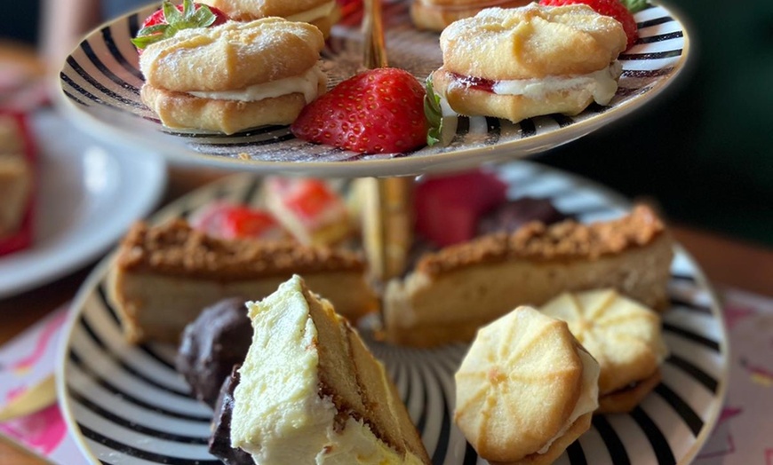 Image 3: Up to 40% Off on Afternoon Tea at venecci coffee lounge