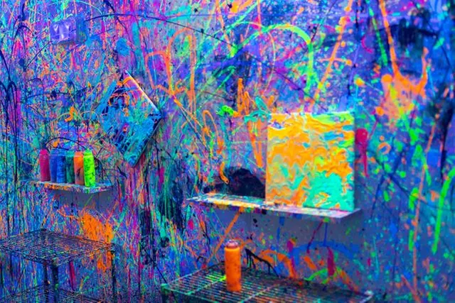 Experience a Unique 10min Splatter Paint Session For One