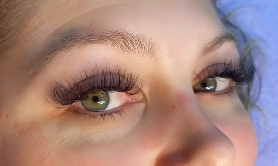 Up to 42% Off on Eyelash Extensions at CMo Beauty Flight - Primary Image