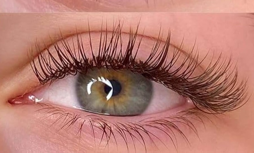 Image 4: Up to 45% Off on Eyelash Extensions at Beauty Blossom