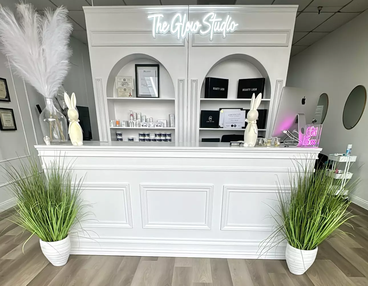 Enjoy a Classic Wet Set or Deep Cleansing Facial at The Glow Studio By Jessica with up to 47% off for ultimate beauty. - Primary Image