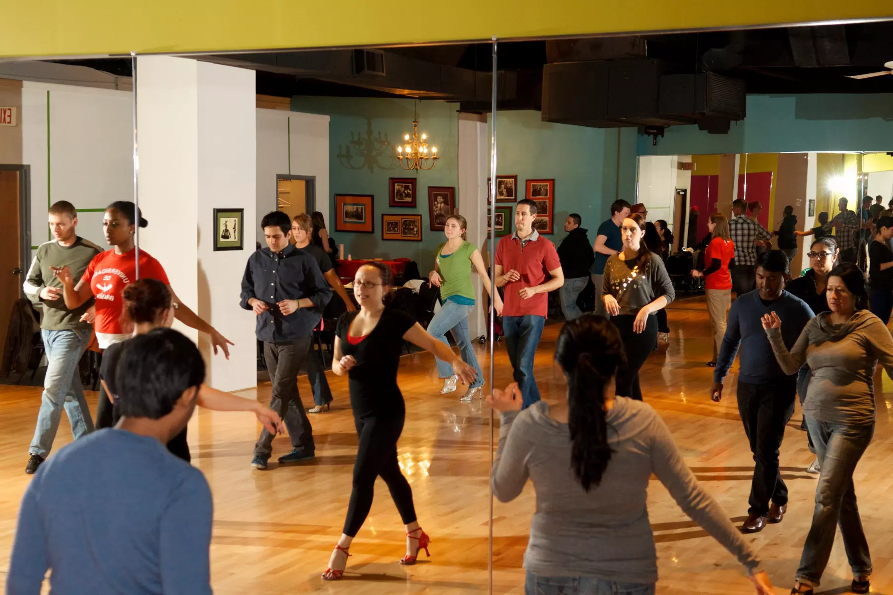 One-month beginner salsa lessons for one or two people