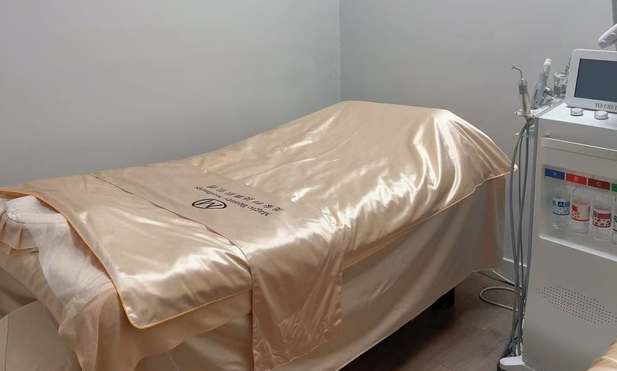 Image 2: 1 or 2 60 or 90 Minute Swedish or Deep Tissue Massages with Hot Stones