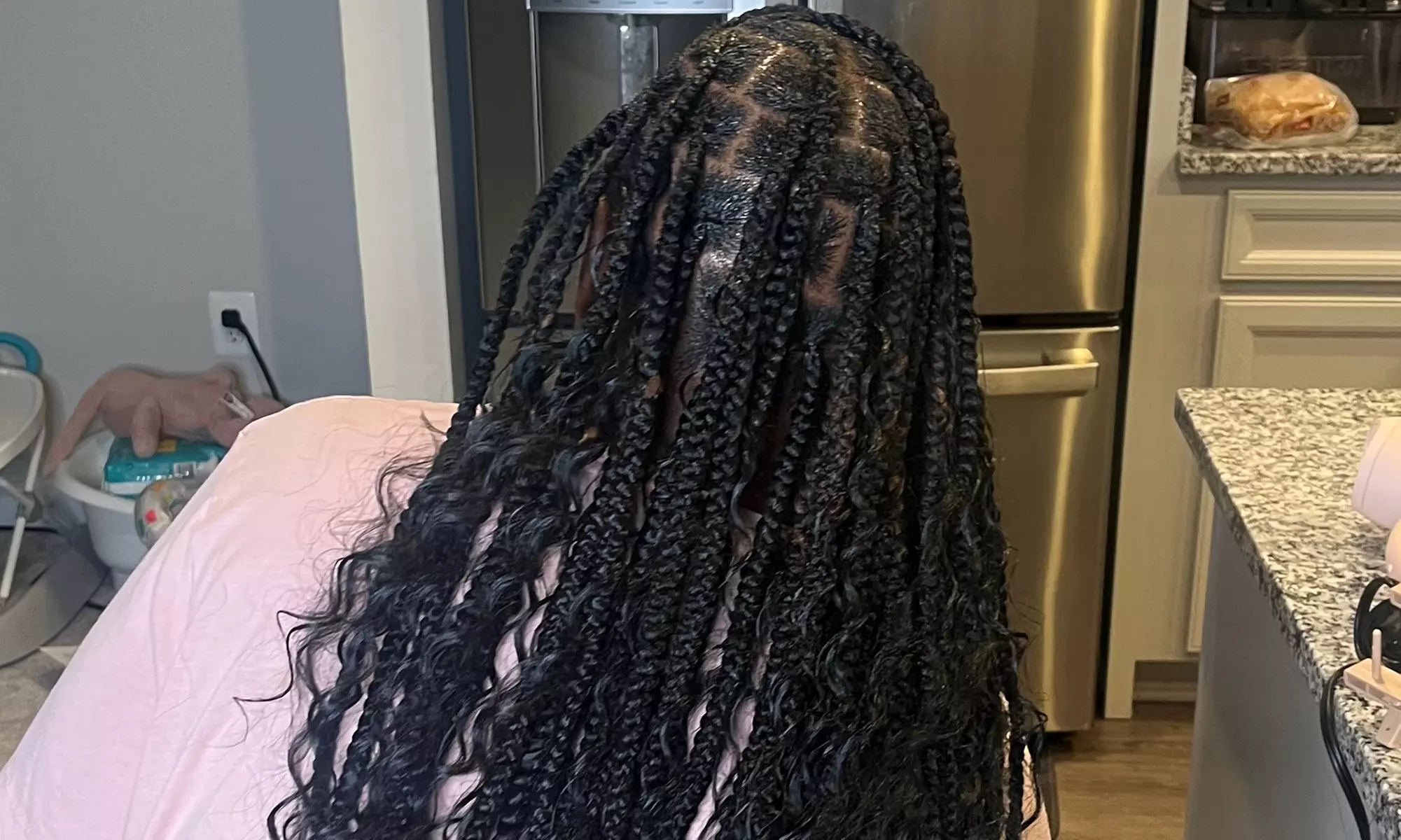 Achieve Elegance With Small, Medium, or Large Knotless Braids
