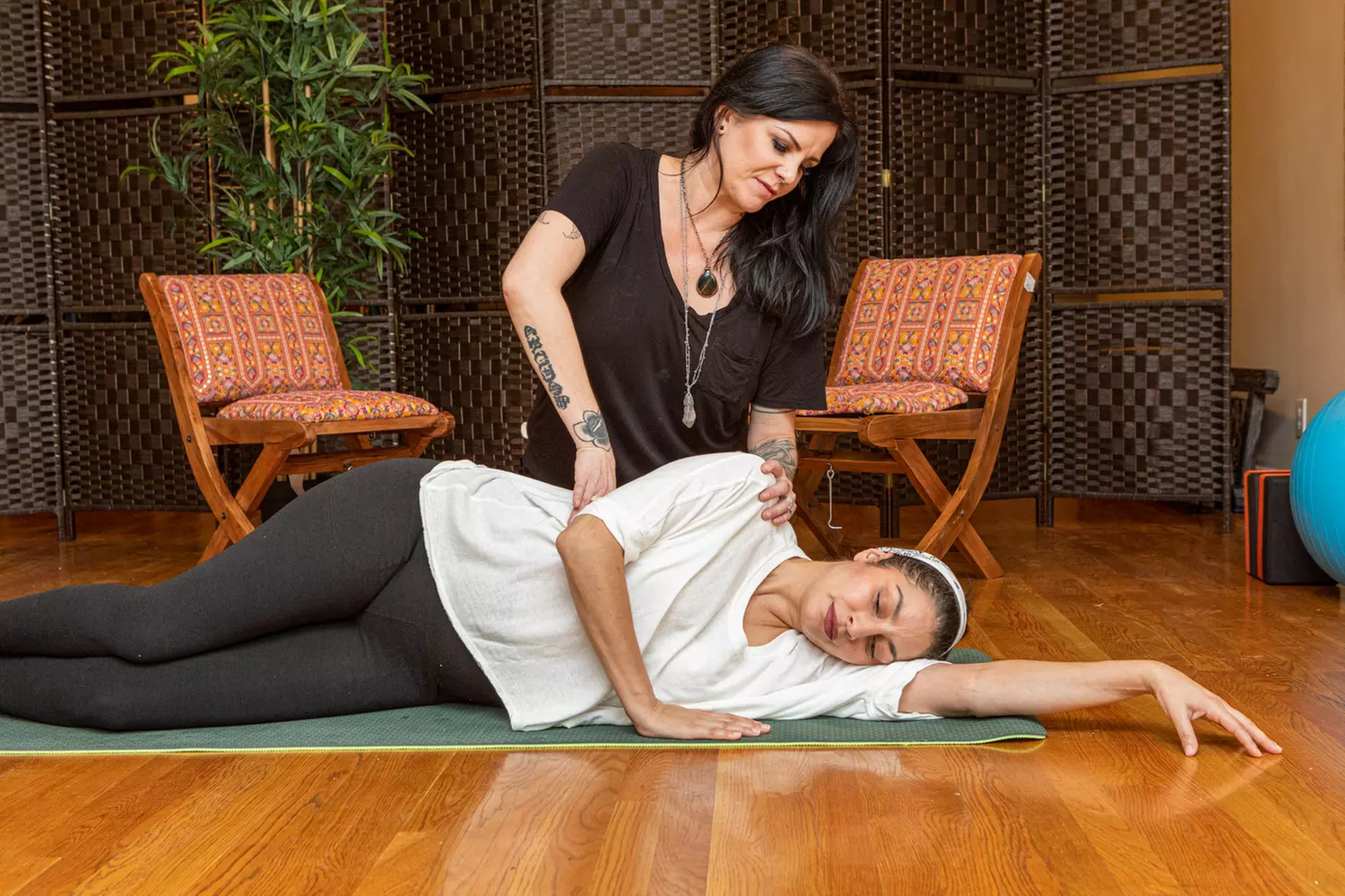 Experience Pelvic Sanctuary's inclusive yoga classes for mindfulness and well-being, with up to 50% off - Primary Image