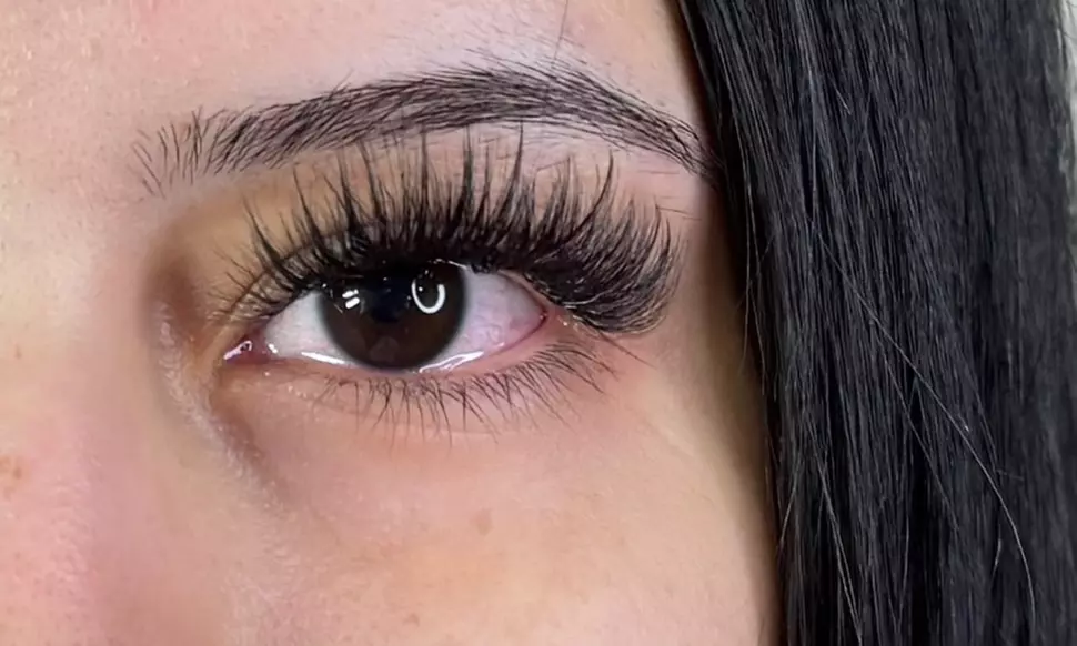 Transform Your Look: Get Luscious Lashes That Wow