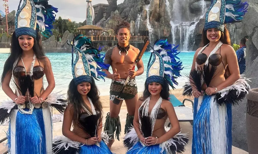 Escape to Paradise with Adult and Child Luau Tickets!