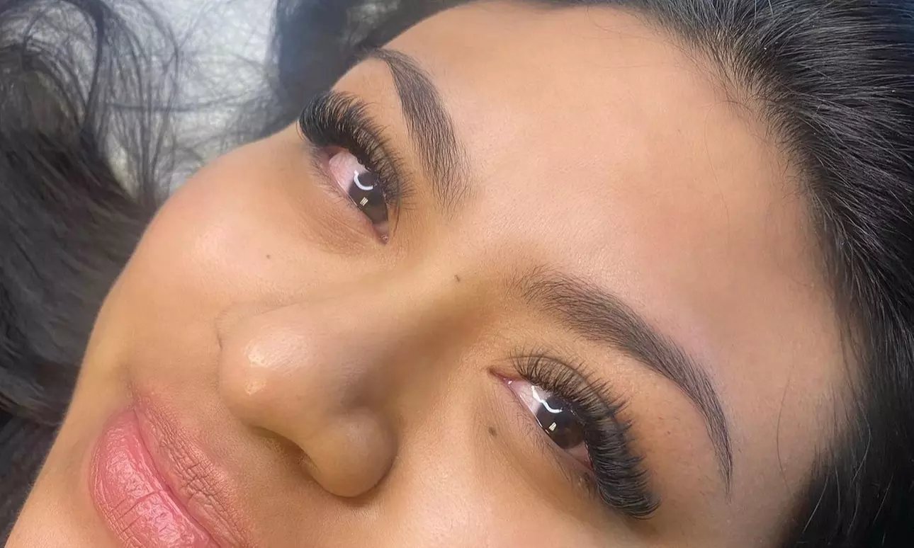 Full Lash Experience at a Medi-Spa – Where Beauty Meets Luxury!