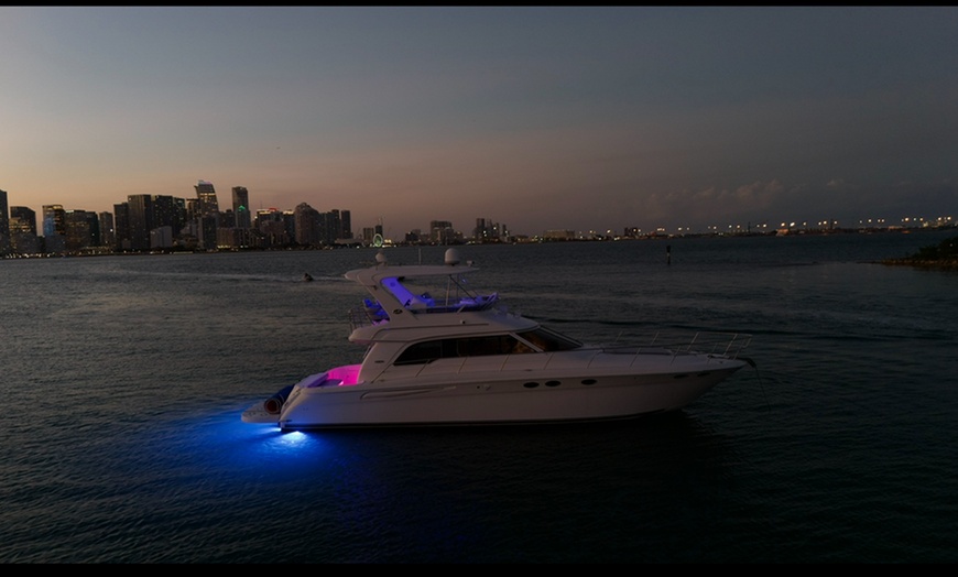 Image 7: Get Four or Six Hours Rental That Includes Ice, Water, Matt & Captain