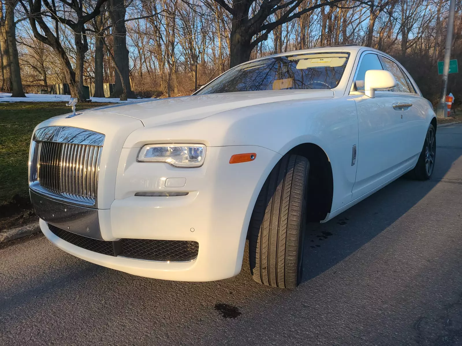 Up to 35% Off on Black Car / Limo / Chauffeur (Transportation) at Mondrion Limousine - Primary Image