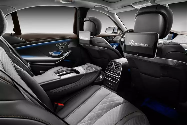 Up to 20% Off on Black Car / Limo / Chauffeur (Transportation) at Excellent Chicago Limo - Second Medium