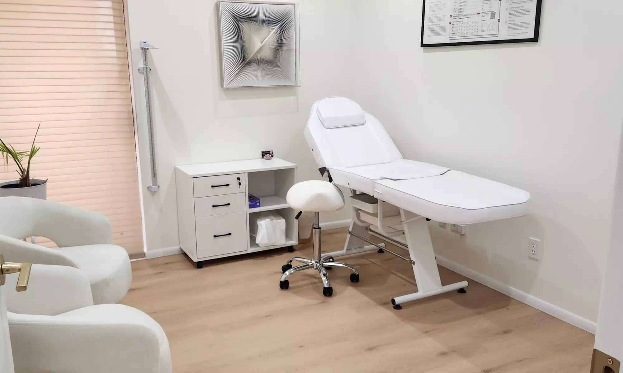 Red Light Therapy: Skin Rejuvenation, Pain Relief & Muscle Recovery