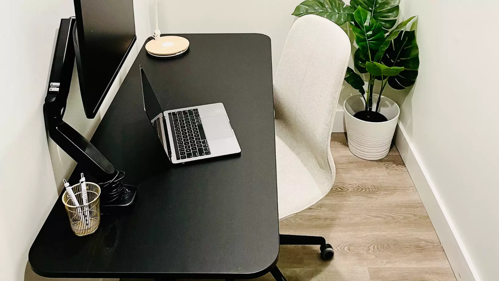Up to 50% Off on Shared Working Space Rental at from HERE - Second Medium