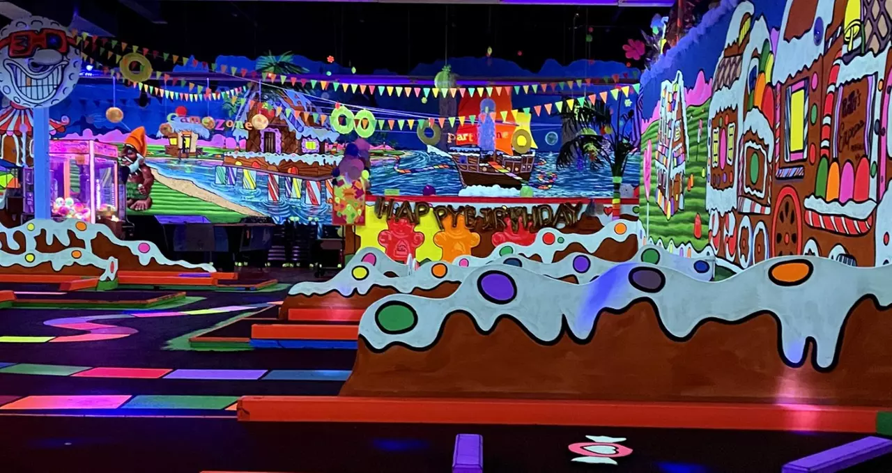 Indoor Mini Golf at Norfolk Outlets – Families, Friends, & Dates