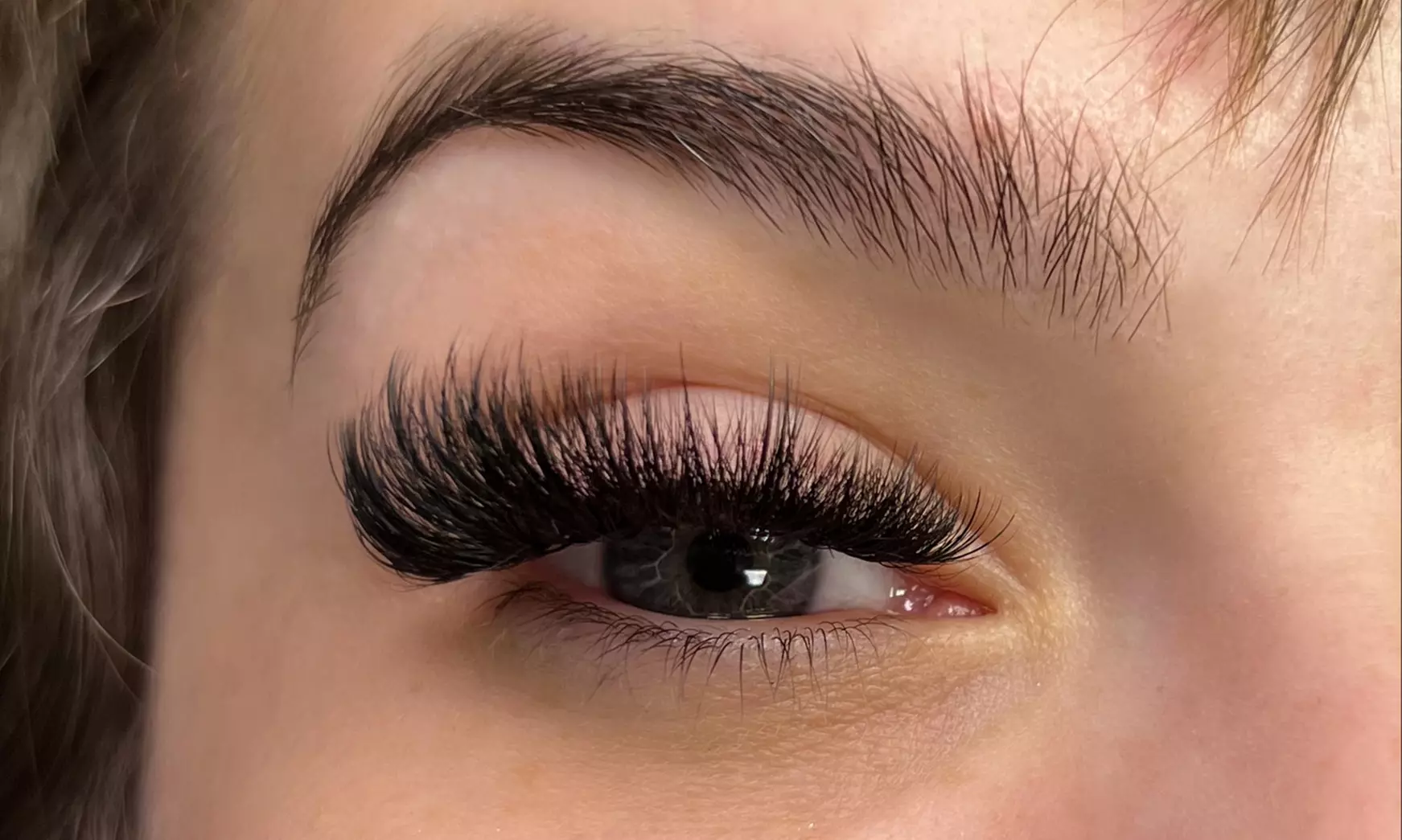 Discover Full Sets of Glam and Natural Lash Extensions