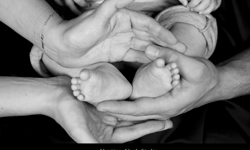 Image 10: Shooting, grossesse et naissance, Marseille et Lavandou, le spécialiste robe sur place chez Shooting Flash studio