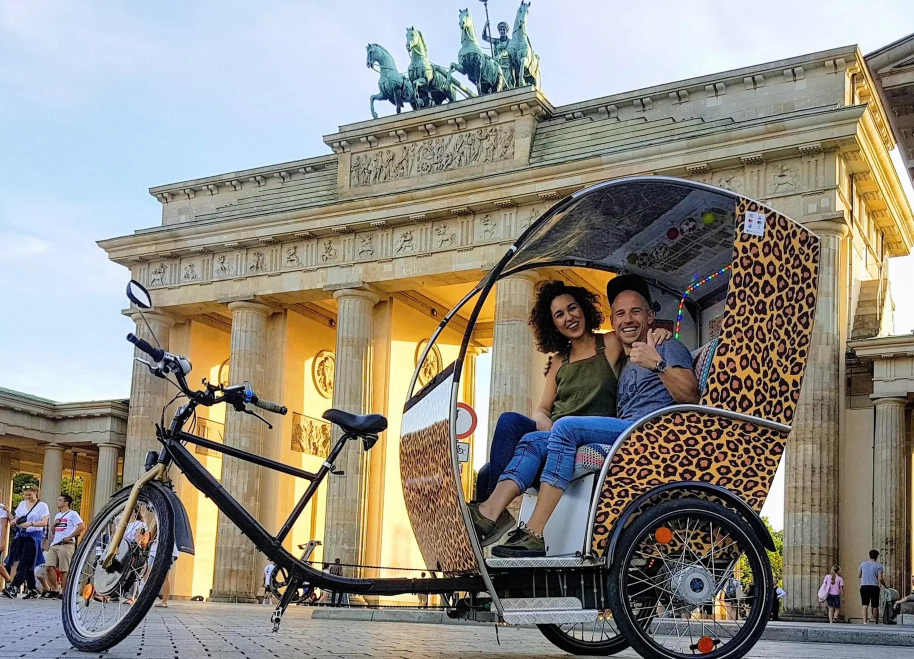 Rickshaw Tour für 2 Pers. / Party Bike Tour für bis zu 6 Pers. bei Rickshaw Sightseeing Berlin (bis 35% sparen) - Primary Image