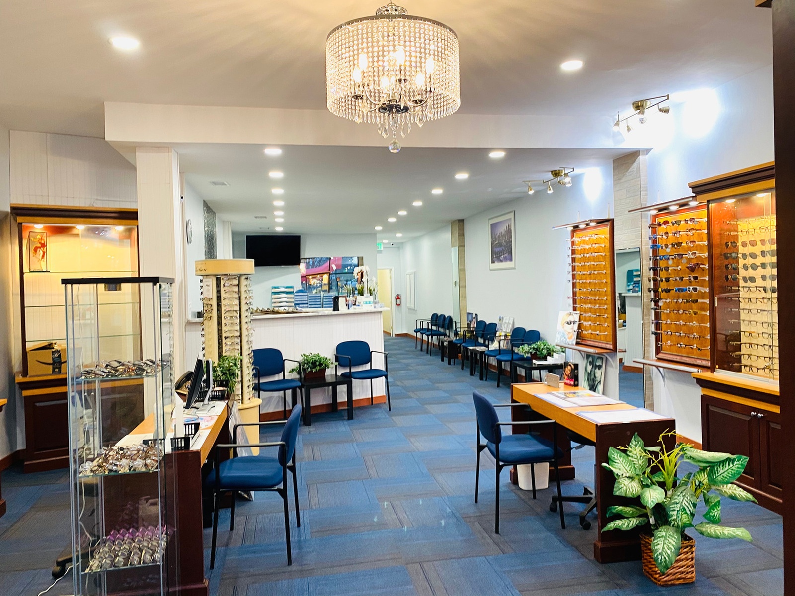 Choose From 2,000 Frames After Eye Exam with $150 Credit