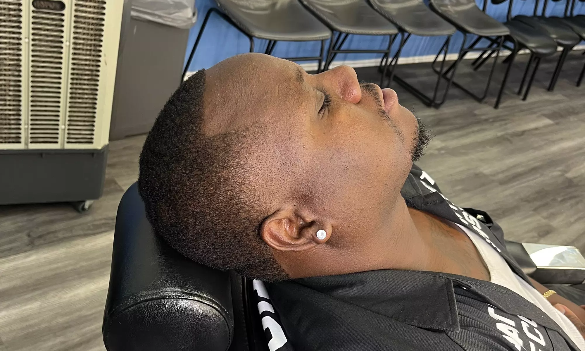 Refresh Your Style with One Men's Haircut with Shampoo Service & Face Treatment ( Up to 50% Off ) - Primary Image
