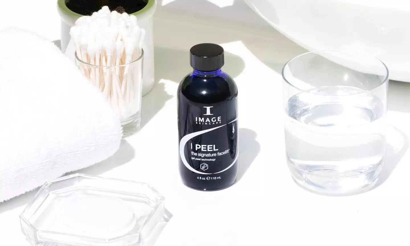 Explore Image Signature Chemical Peel at MOGO Salon Academy with up to 57% off - Primary Image