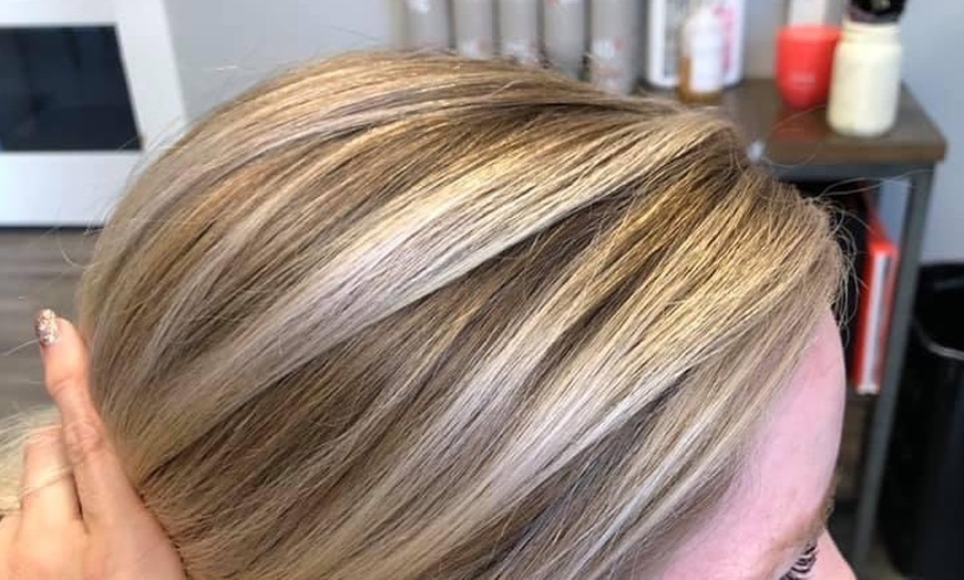 Image 3: Up to 35% Off on Salon - Hair Color / Highlights - Roots at Salon Aries