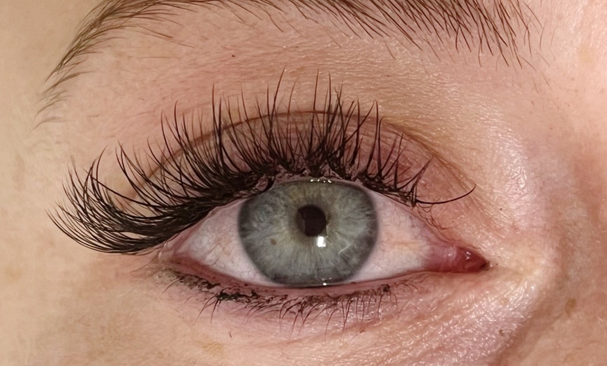 Image 3: Up to 20% Off on Eyelash Extensions at WHITELEAF BEAUTY Salon