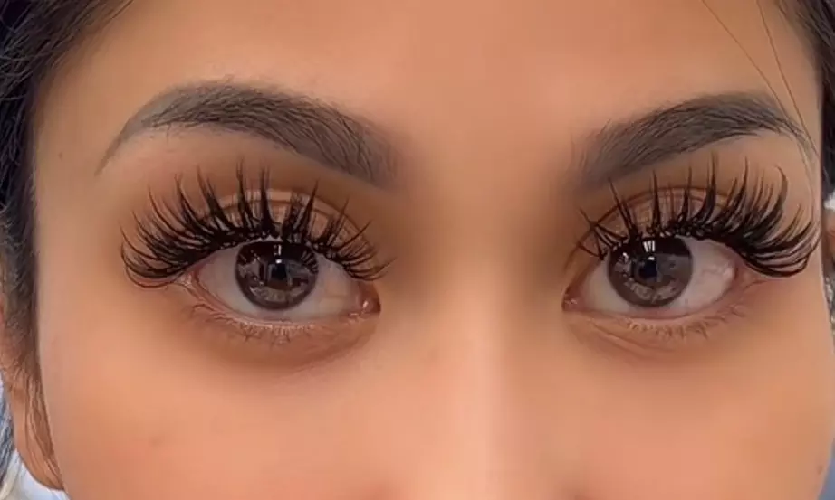 Classic, Hybrid, Volume, or Mega Volume Full Set Eyelash Extensions